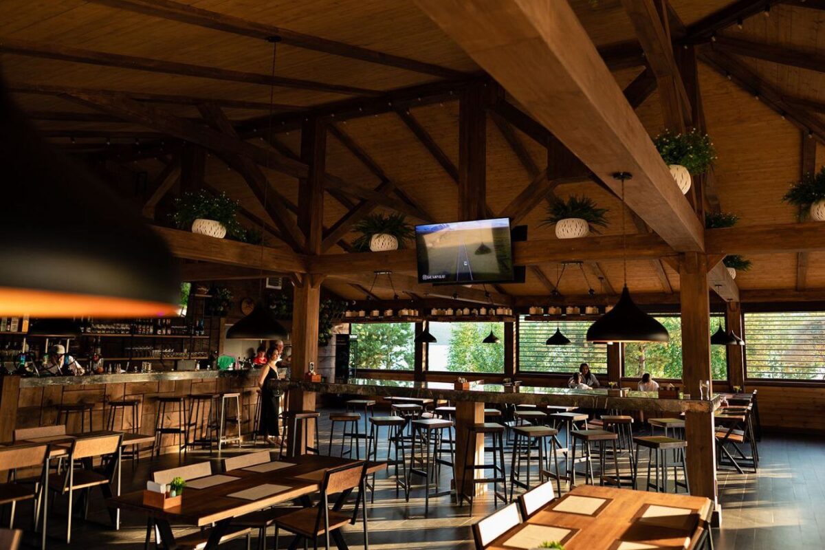 photo_5454401543441873887_y